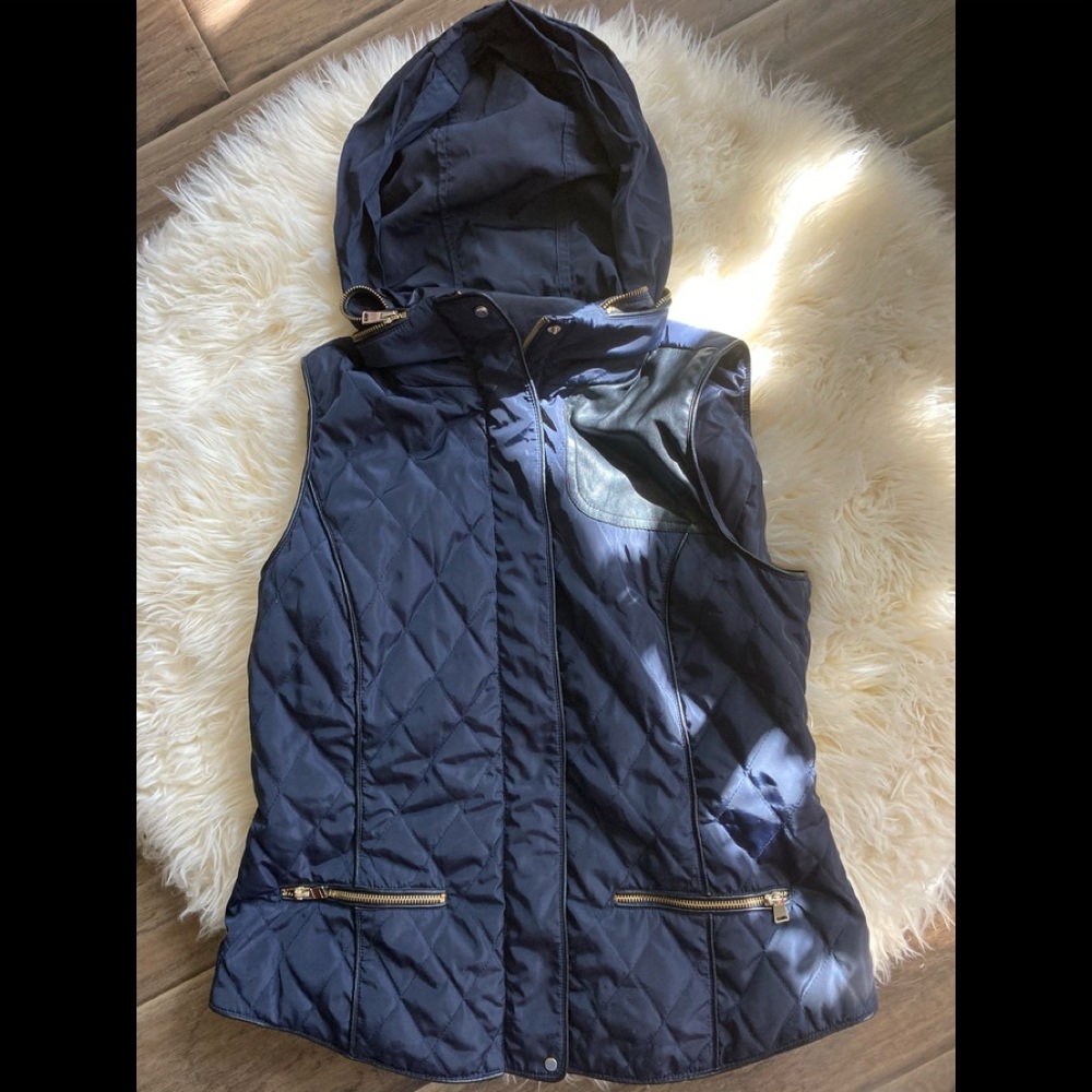 Zara Vest - Picture 1 of 3
